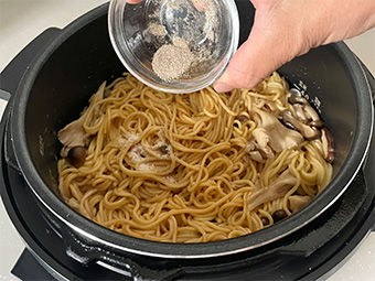 きのこのバター醤油パスタ つくり方9