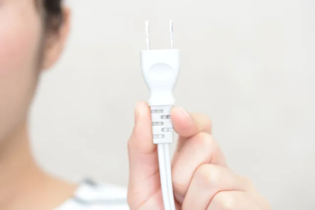 待機電力の節約で、電源プラグを抜いてよい家電と注意したい家電